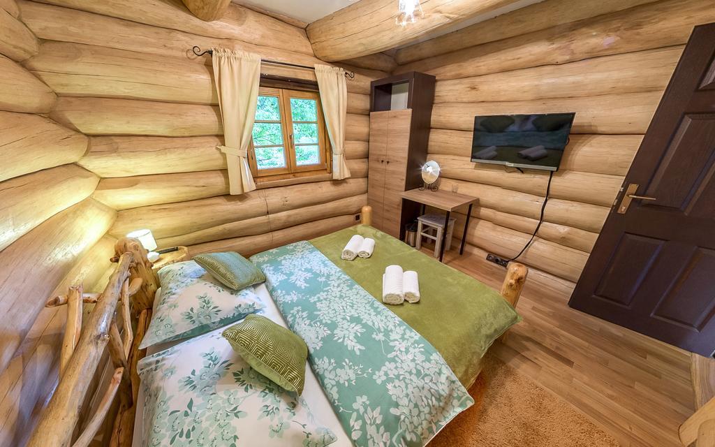 Bear'S Log Villa Seliste Dreznicko Exterior photo